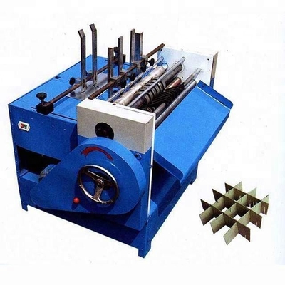 Αυτόματη μηχανή 9 κιβωτίων χαρτοκιβωτίων χωρισμάτων ζαρωμένη αυλάκωση Slitter μαχαίρια